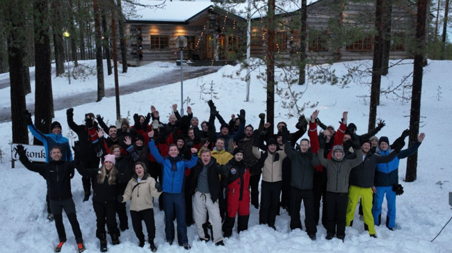 Arcady team in de sneeuw tijdens 10-jarig jubileum in Lapland